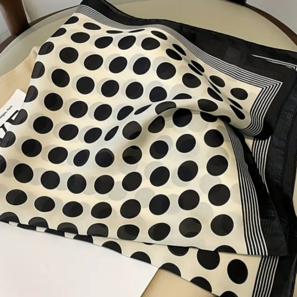 🧣 Foulard Carré Doux avec Boîte Cadeau Élégante – Accessoire Chic et Raffiné -AM ASSYREM