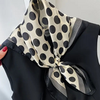 🧣 Foulard Carré Doux avec Boîte Cadeau Élégante – Accessoire Chic et Raffiné -AM ASSYREM