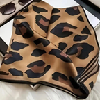 🧣 Foulard Carré Doux avec Boîte Cadeau Élégante – Accessoire Chic et Raffiné -AM ASSYREM