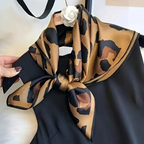 🧣 Foulard Carré Doux avec Boîte Cadeau Élégante – Accessoire Chic et Raffiné -AM ASSYREM