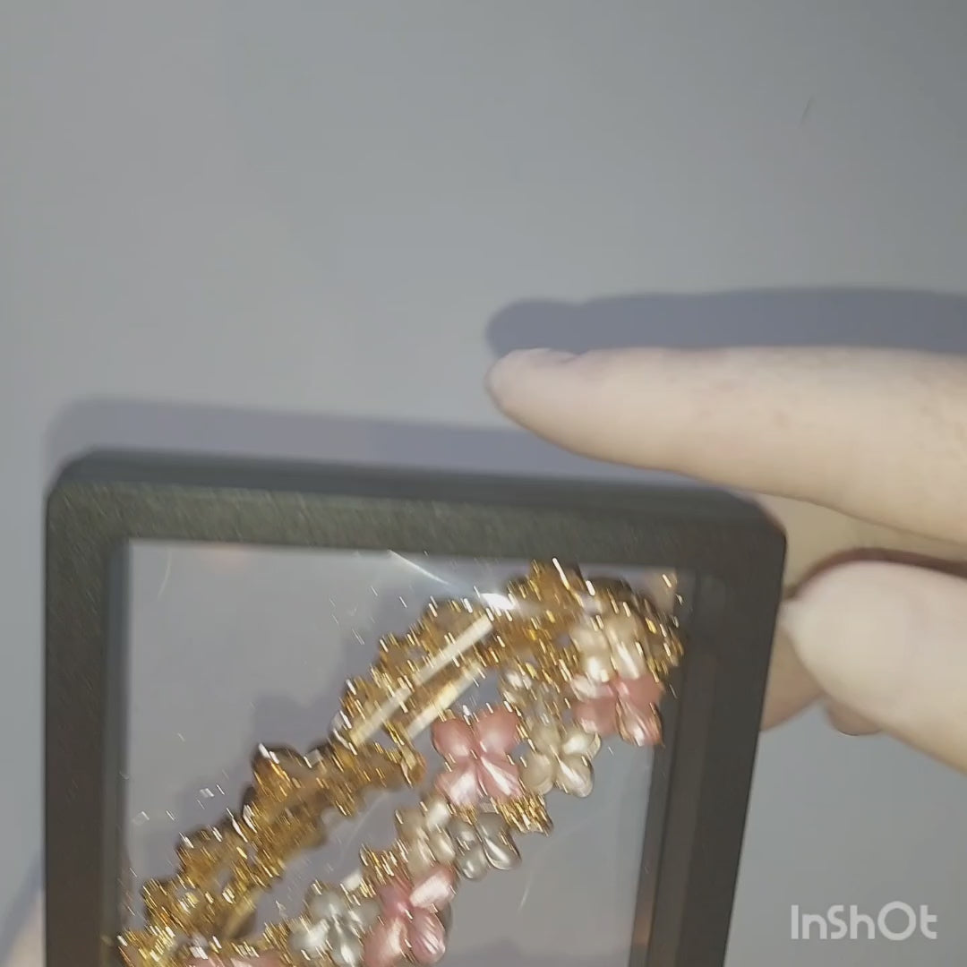 💖 Bracelet Floral Doré Élastique avec Écrin Transparent – Élégance et Douceur Féminine - AM ASSYREM