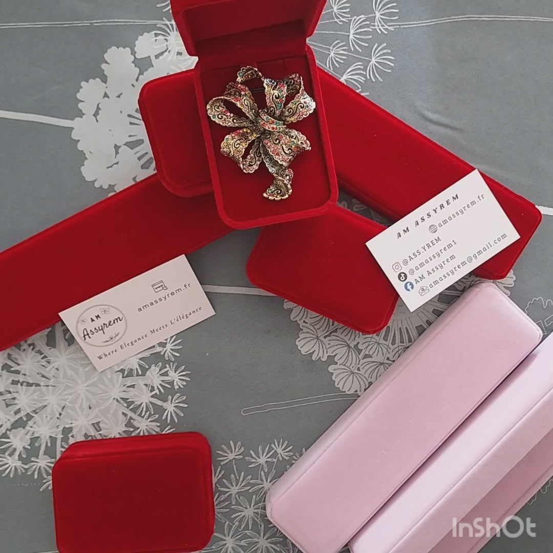 💎✨ Grande Broche Vintage 2 en 1 🌹 (Broche + Pendentif) – Dans un Coffret en Velours Rouge 🎁 | AM ASSYREM