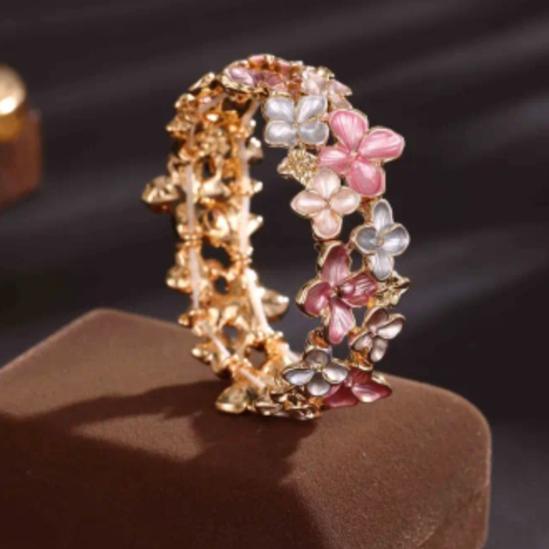 💖 Bracelet Floral Doré Élastique avec Écrin Transparent – Élégance et Douceur Féminine - AM ASSYREM