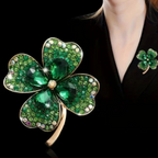🌿 Broche Trèfle Vert Luxueuse avec Gemmes et Strass – Coffret en Velours Rouge - AM ASSYREM