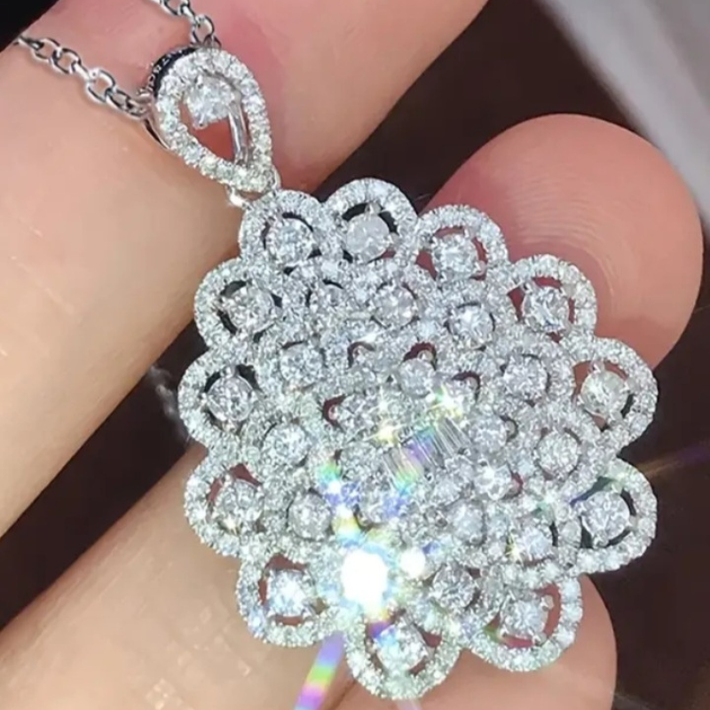 💎 Collier Fleur d’Éclat avec Coffret en Velours Rose – Élégance et Luxe Intemporel - AM ASSYREM