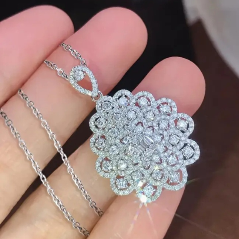 💎 Collier Fleur d’Éclat avec Coffret en Velours Rose – Élégance et Luxe Intemporel - AM ASSYREM