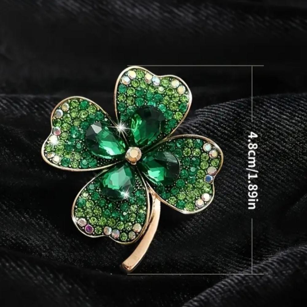 🌿 Broche Trèfle Vert Luxueuse avec Gemmes et Strass – Coffret en Velours Rouge - AM ASSYREM