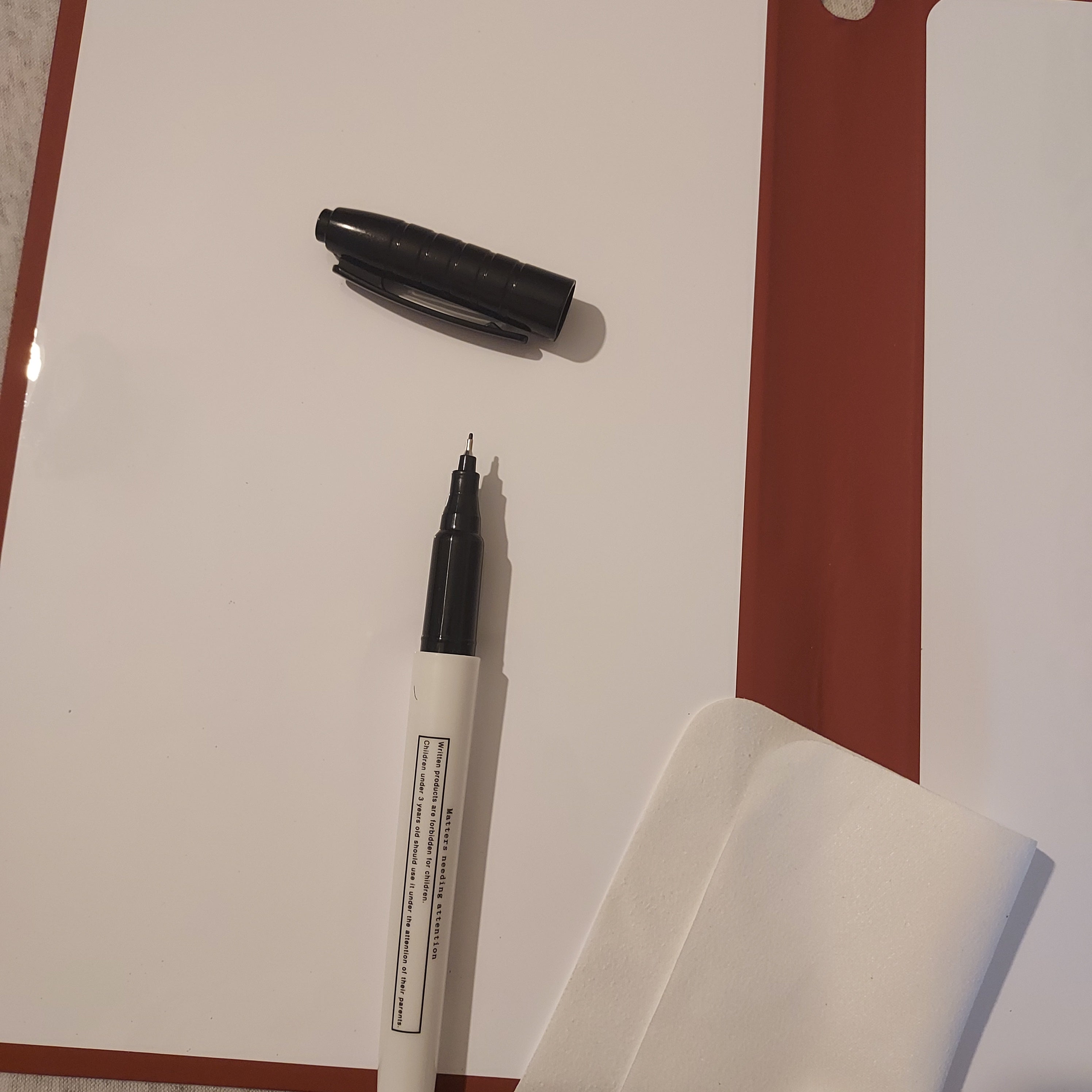 🧾 Cahier effaçable réutilisable avec marqueur et chiffon - AM ASSYREM