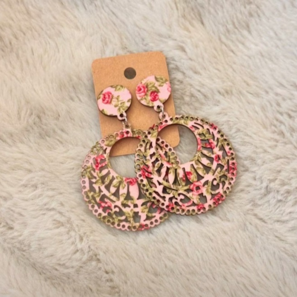 🌸 Boucles d’oreilles en bois motif fleurs avec écrin élégant - AM ASSYREM